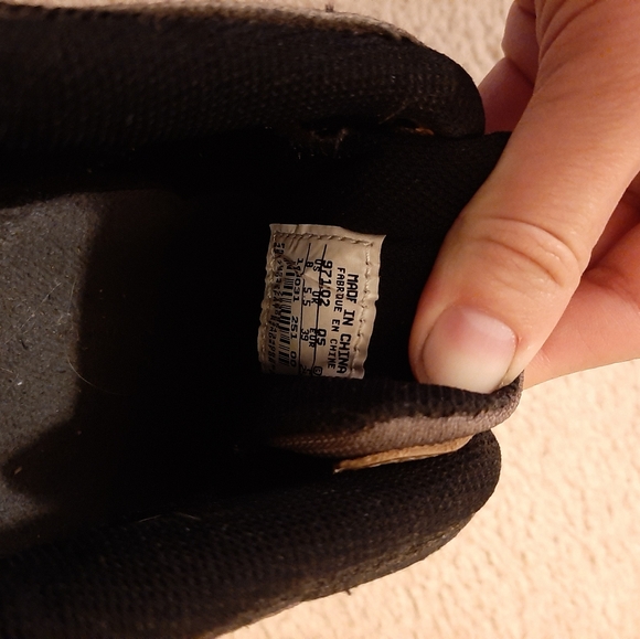 Womans Nike Hiking Shoes - Picture 4 of 4